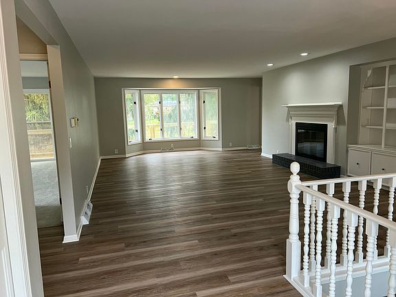5th image of 1464 Maple Hollow St SE