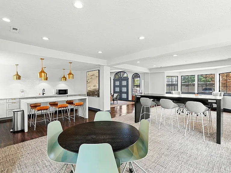 Cottonwood Apartments Community Workspace Apt CoWork