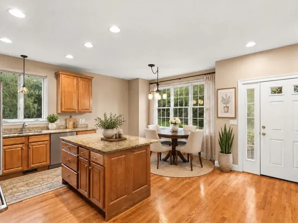 4 Chance Ct Unit 4, Carver, MA 02330