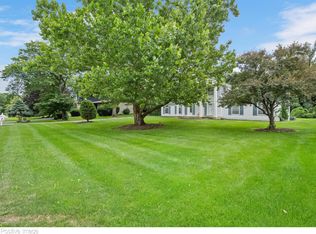 58 Sheffield Ln, Oak Brook, IL 60523