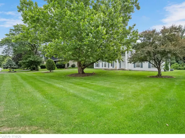 58 Sheffield Ln, Oak Brook, IL 60523