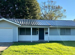 211 S 4th St, Nederland, TX 77627