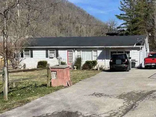 158 Lower Pigeon Rd, Ashcamp, KY 41512