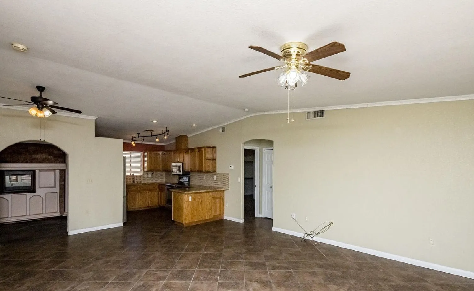 3 bed, 1853 sqft, $2,600 — Photo 4