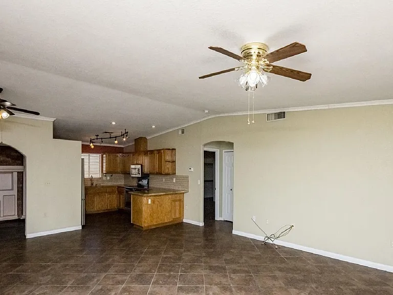 3967 Breakwater Dr — Photo 4