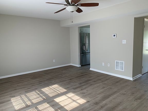 3rd image of 205 Sherwood Ct