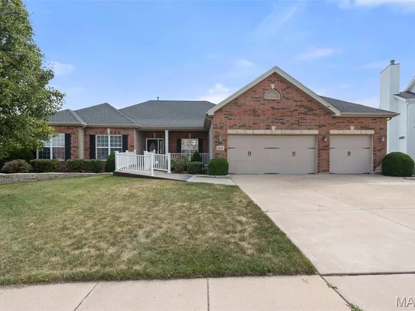 608 Derek Dr, Wentzville, MO 63385