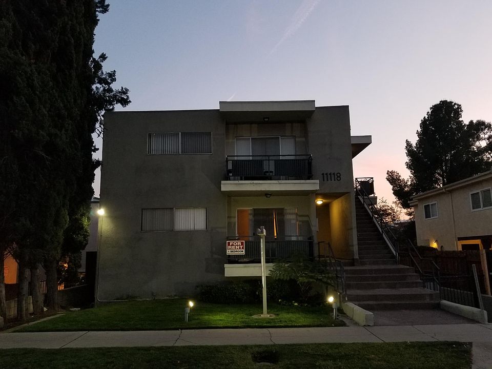 1st image of 11110 Moorpark St APT 204