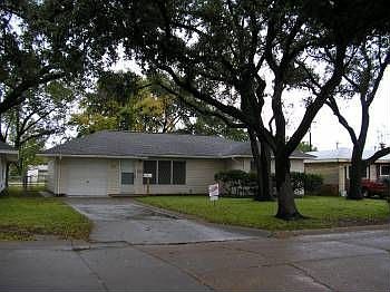 3rd image of 32 17th St N