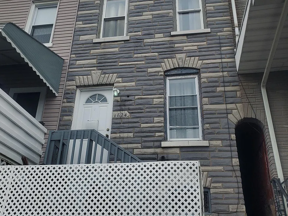 1624 Fairview St