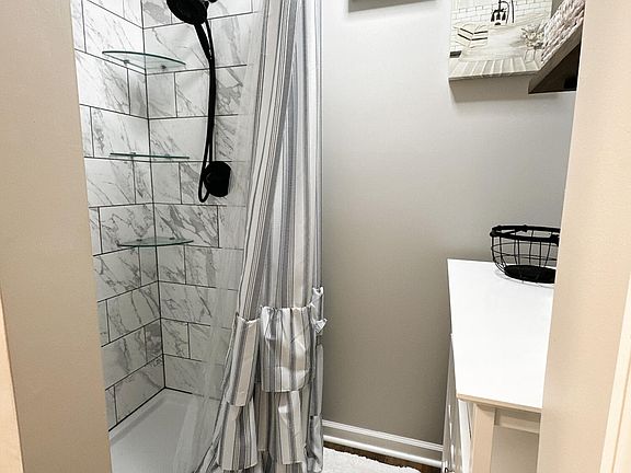 2nd image of 1725 Lakeview Dr #25