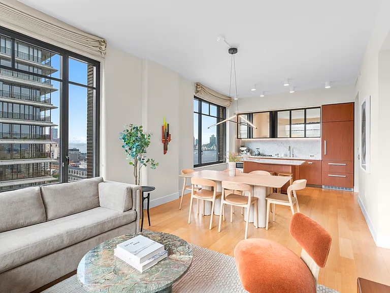 110 Charlton St #21E — Photo 2