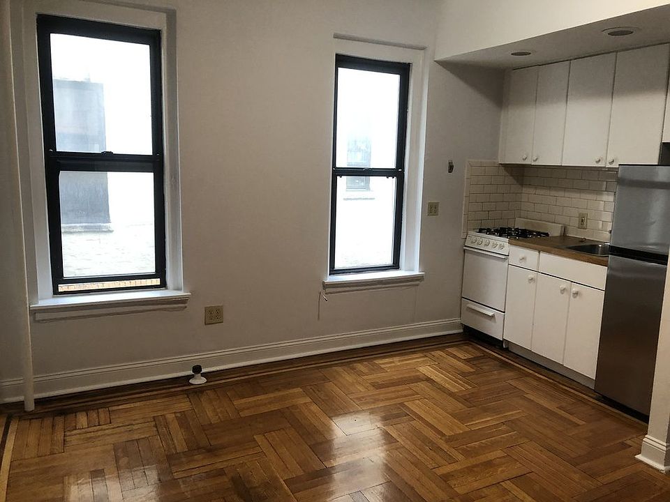 2nd image of 59 Carmine St APT 4E