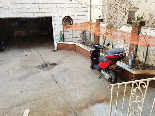 Rented by Azure Realty NY LLC | media 18