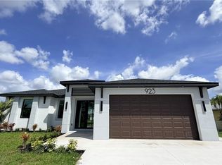 923 NE 17th Terrace Cpe, Coral, FL 33909