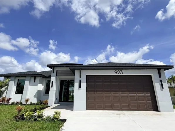 923 NE 17th Terrace Cpe, Coral, FL 33909