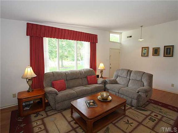 2nd image of 2204 Winterberry Dr