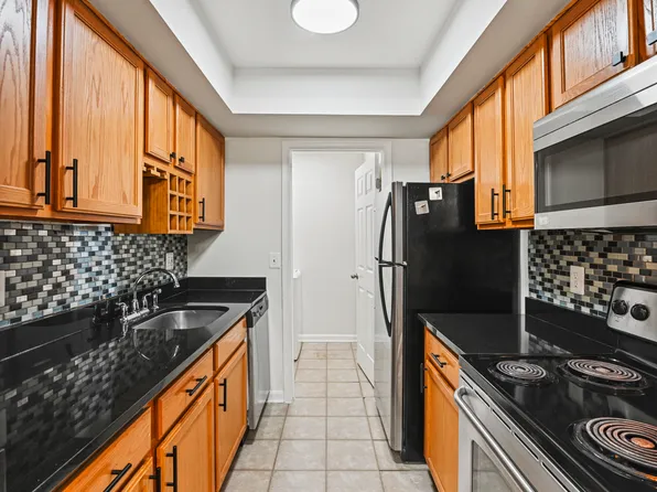 14905 Rydell Rd APT 202, Centreville, VA 20121