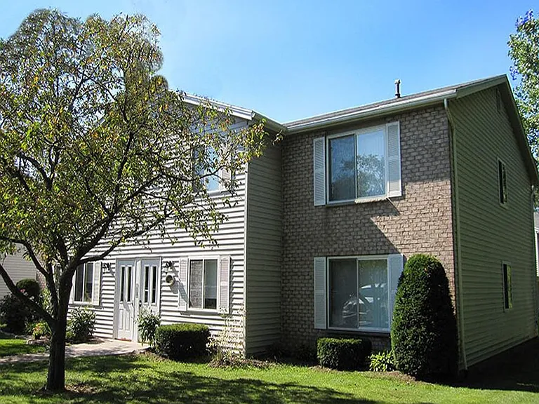 Newcastle Apartments and Townhomes — Photo 9