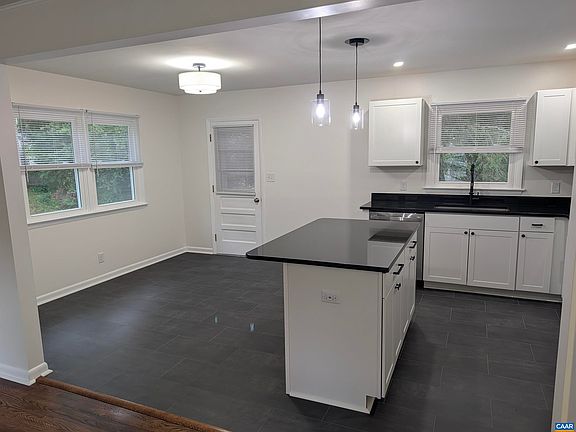3rd image of 120 Thomas Dr