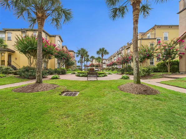 22 Tassia Ln, Houston, TX 77058