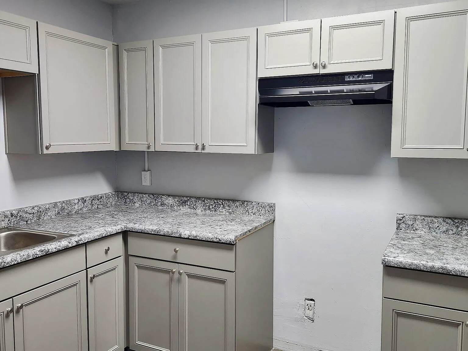 3 bed, 2.0 bath, 1350 sqft, $1,999 — Photo 3