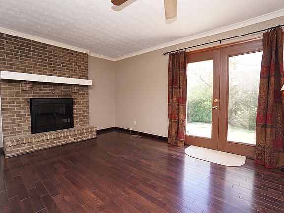 4th image of 6420 Woodridge Ct