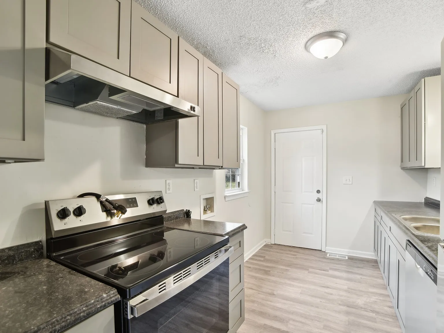 2 bed, 720 sqft, $1,275 — Photo 3