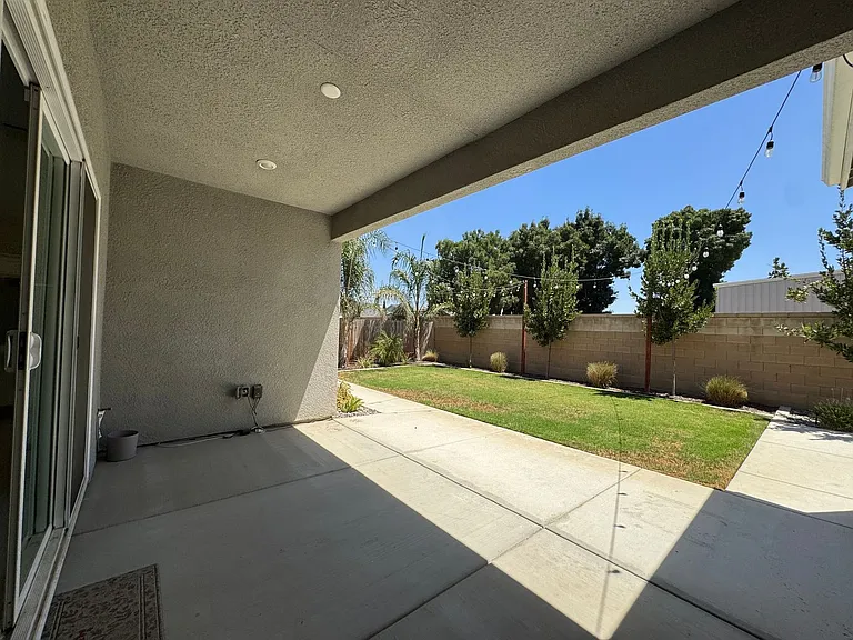 2637 W Andrew Ln — Photo 37
