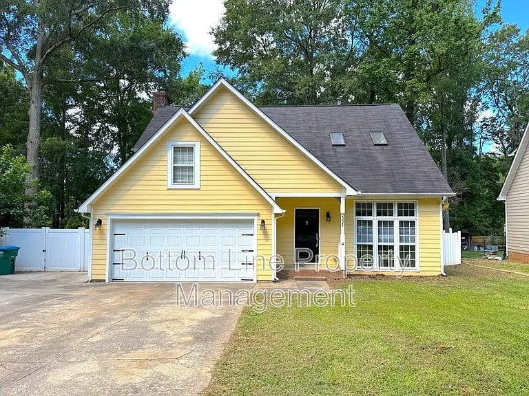 2321 Heathershire Ln — Photo 1