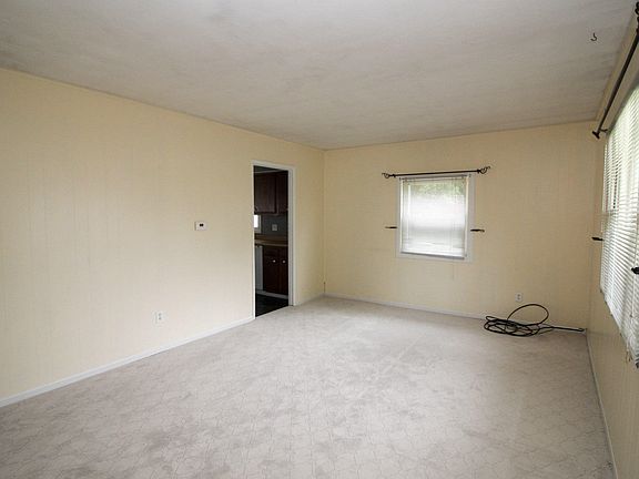 3rd image of 420 Spruce St