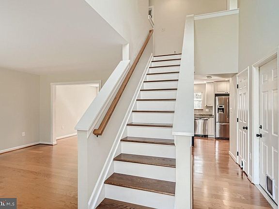 4th image of 203 Triple Oak Ct