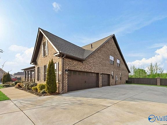 2nd image of 16190 Tulip Ln