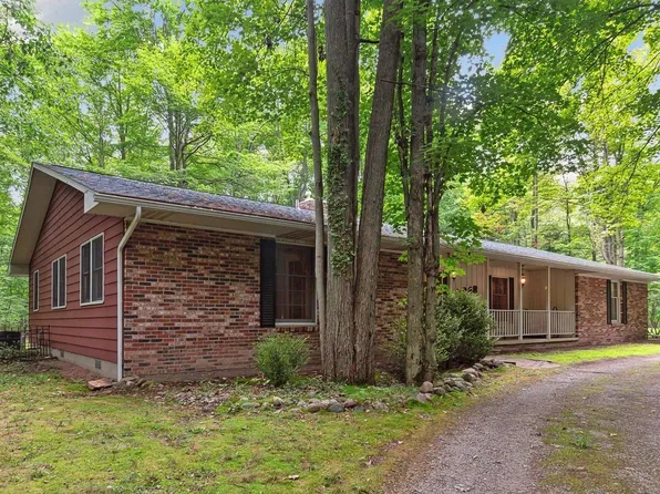 3948 E Johns Ln, Midland, MI 48642