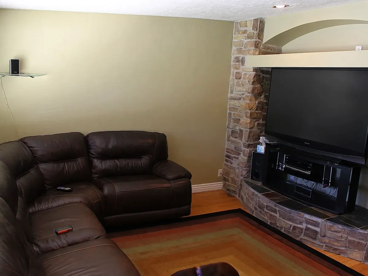 Building Photo - 2039 W Camelot Way #1