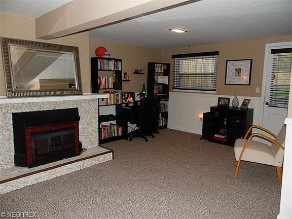 4th image of 823 Hollywood Dr