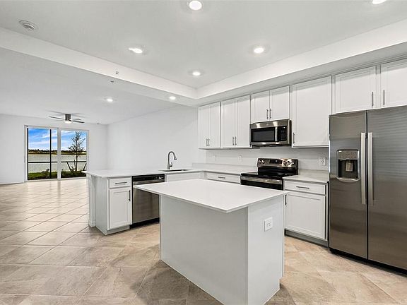 3rd image of 19140 Scallop Loop #105