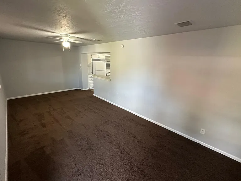 4313 NW Hoover Ave — Photo 12