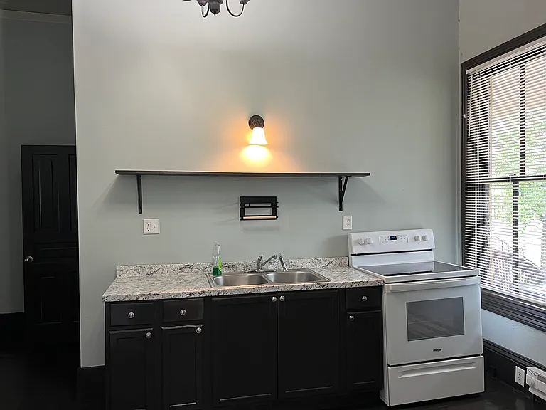 628 Sullivan St #B — Photo 3