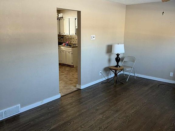 3rd image of 417 Kerry St