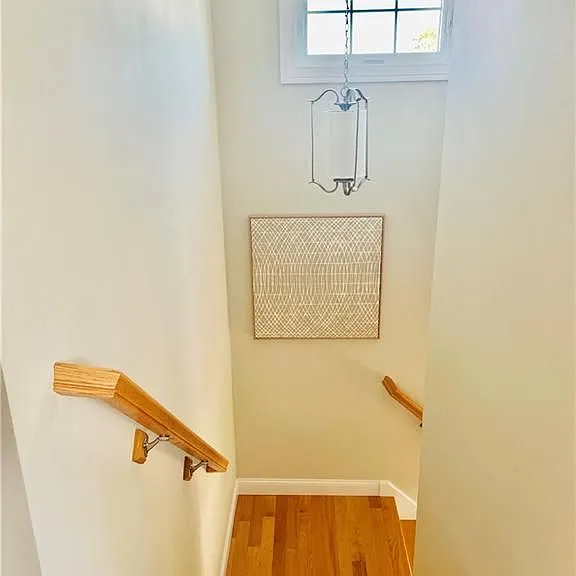 28 Beach Rd W — Photo 10