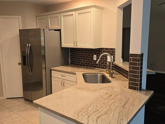 3rd image of 2827 Creek Manor Dr