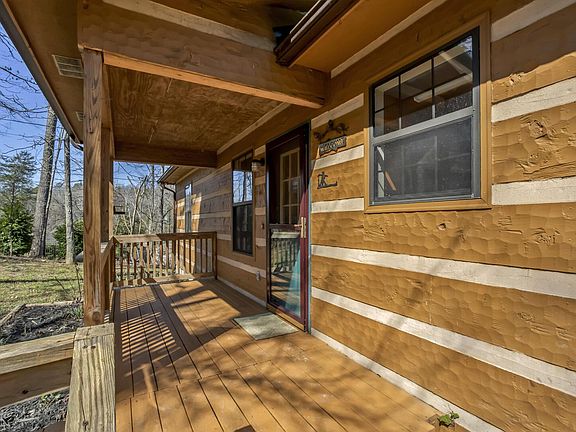 Image 5: 02_LakelandDrive_1794_FrontPorch
