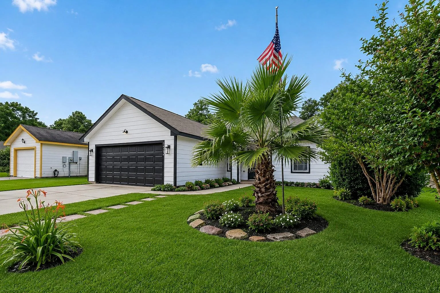 3 bed, 2.0 bath, 1204 sqft, $1,800 — Photo 2