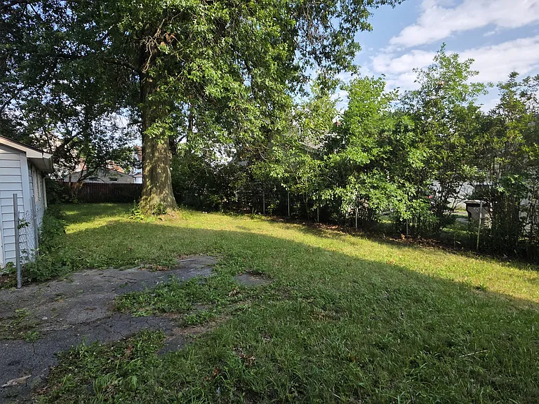 31 N Hartford Ave — Photo 2