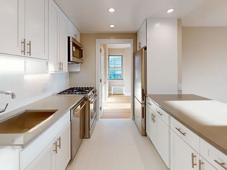 310 Greenwich St #20G — Photo 3