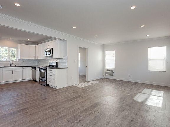 5th image of 835 1/2 S Wilton Pl