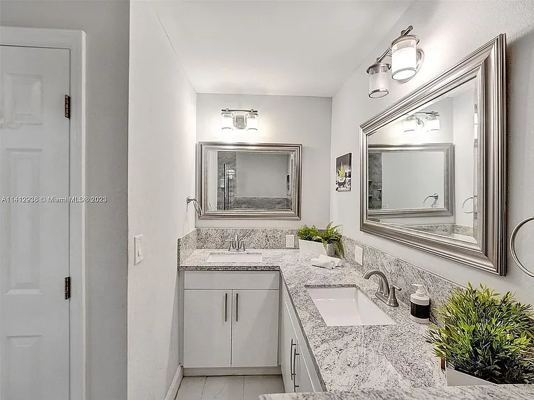 2500 NE 19th St — Photo 39