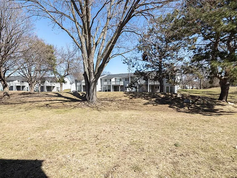 15476 Pennock Ln — Photo 36