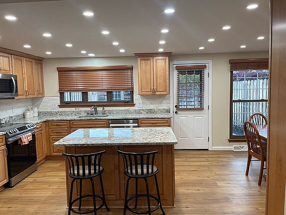 3rd image of 63 Wedgewood Dr